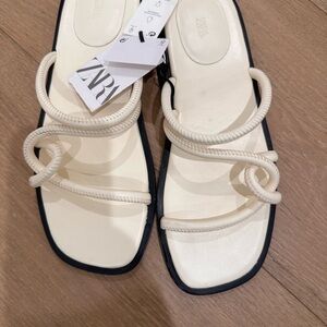 NWT - Zara sandal size 8